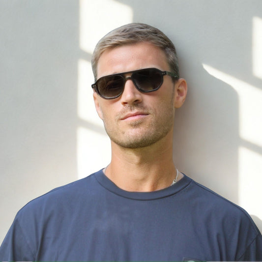 Smaller geometric frame in classic black with a black/grey lens